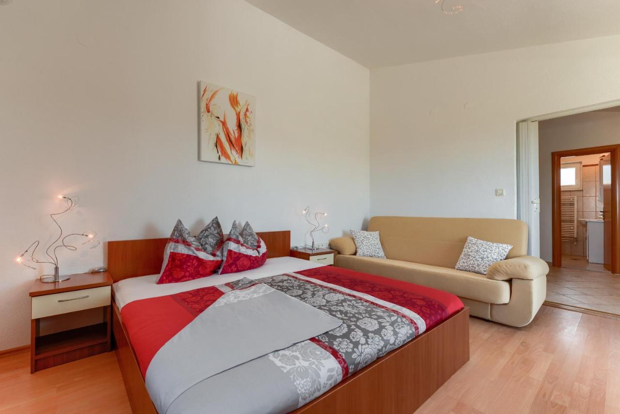 Haus Lilli Mit Pool Apartment Razanac Ngoại thất bức ảnh