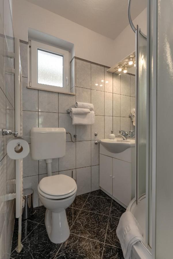 Haus Lilli Mit Pool Apartment Razanac Ngoại thất bức ảnh