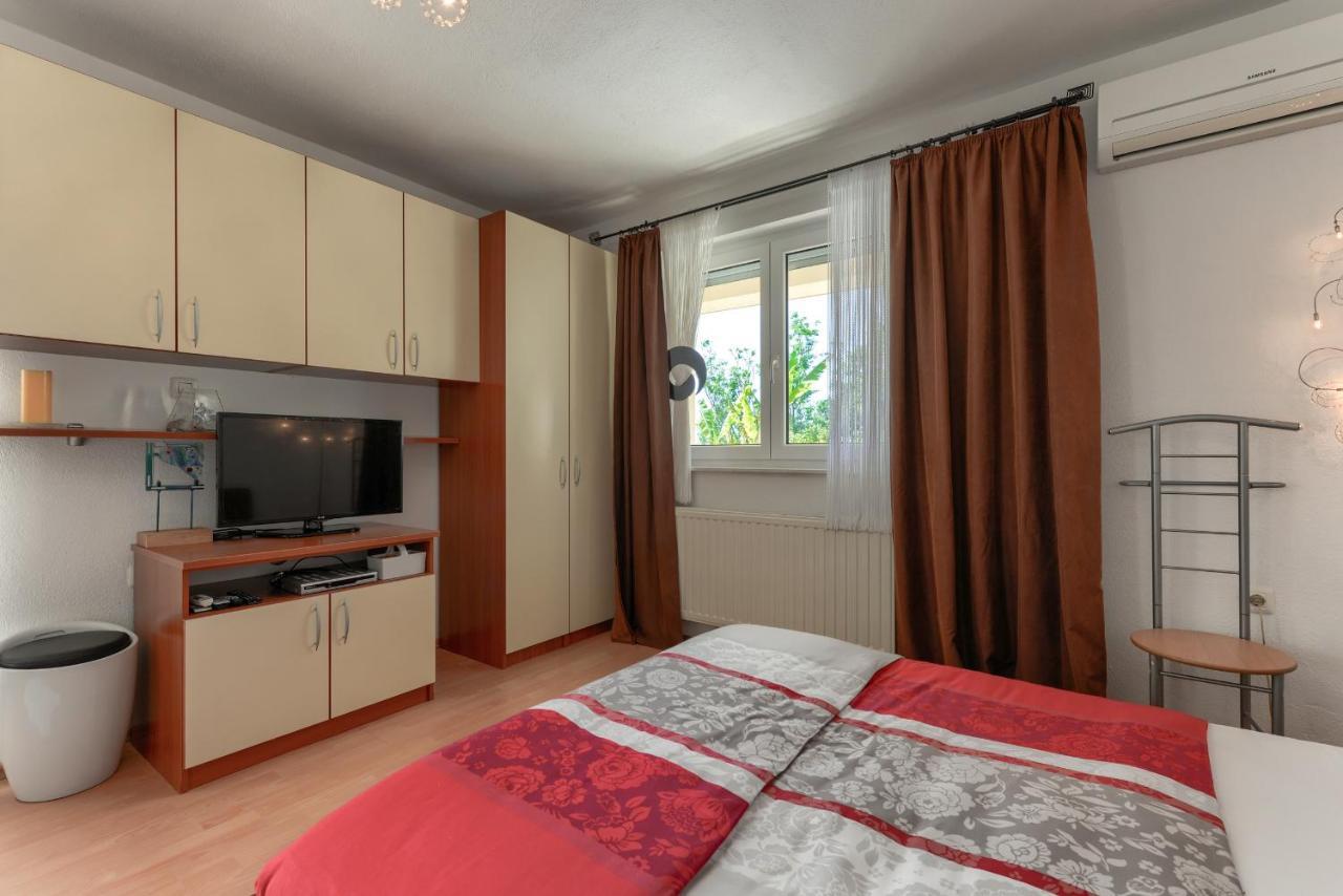 Haus Lilli Mit Pool Apartment Razanac Ngoại thất bức ảnh
