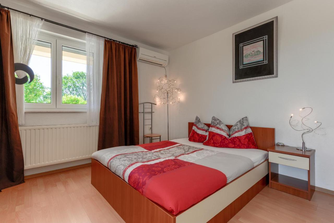 Haus Lilli Mit Pool Apartment Razanac Ngoại thất bức ảnh