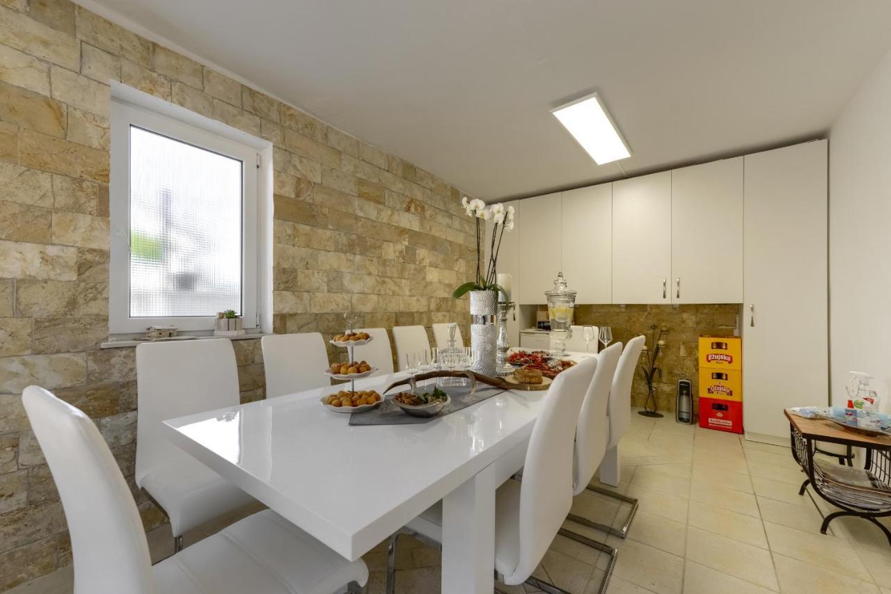 Haus Lilli Mit Pool Apartment Razanac Ngoại thất bức ảnh